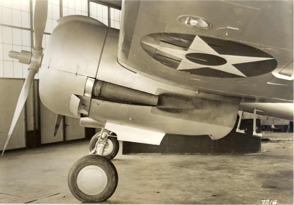 XF5F E-21. Основные стойки шасси самолета XF5F-1 убирались в мотогондолы простым поворотом назад